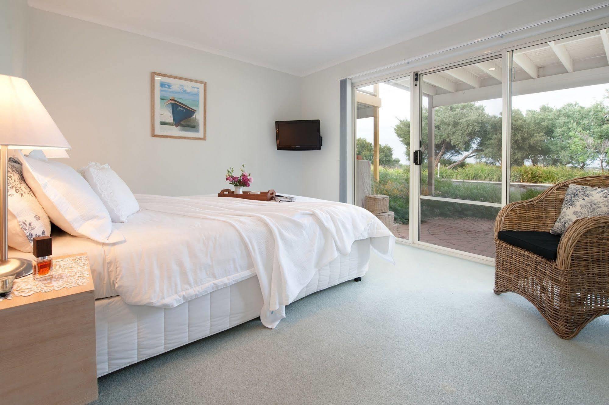 The Moorings At Metung Hotel Exterior photo